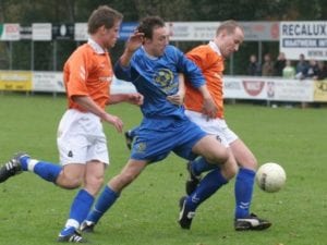 Dirk Jan Beeftink in actie namens Veensche Boys tegen FC Horst