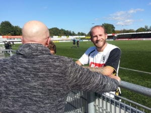  Jan Struik evalueert direct na de wedstrijd met zijn achterban.