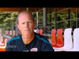 Marco Roelofsen op de foto als trainer van Jong PSV, is de nieuwe trainer van Sparta Nijkerk