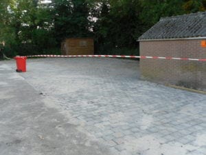 Het nieuwe plein dat is ontstaan zal in de nabije toekomst voor vele doeleinden gebruikt kunnen gaan worden. Wat een klus! ruim 300m2! maar in 1 week was deze klus geklaard!